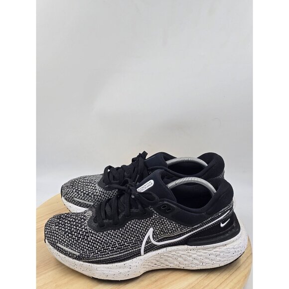 Nike ZoomX Invincible Run womens Flyknit Athletic Shoes White Black size 11 - Picture 2 of 9